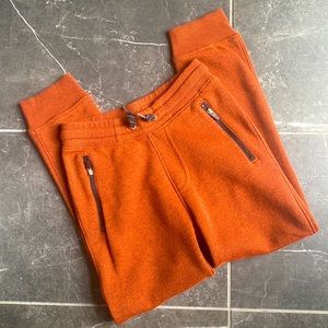 Old Navy joggers size 8. Drawstring waist, zip pockets. Worn once.